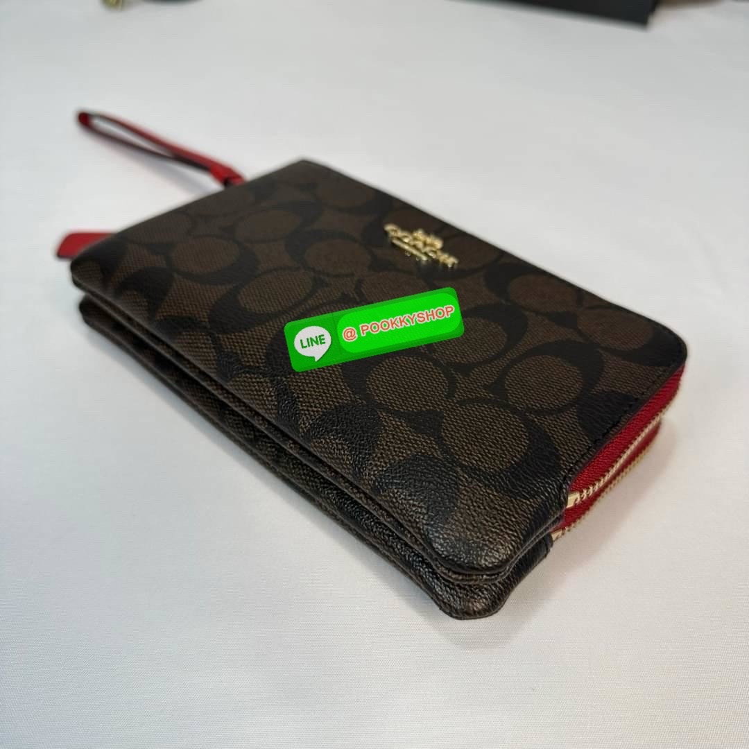กระเป๋าคล้องมือ COACH 87591 DOUBLE CORNER ZIP WRISTLET IN SIGNATURE CANVAS (COACH 87591 ） กระเป๋าคล้องมือ2เซิปใหญ่ ลายCหนังและ ด้านในเป็นผ้า แบ่งเป็นช่องเล็กๆใส่เหรียญใส่แบงค์ใส่บัตร แล้วแต่จะใส่มีหลายช่อง ใส่โทรศัพท์ได้ทุกรุ่นพร้อมสายคล้องมือ