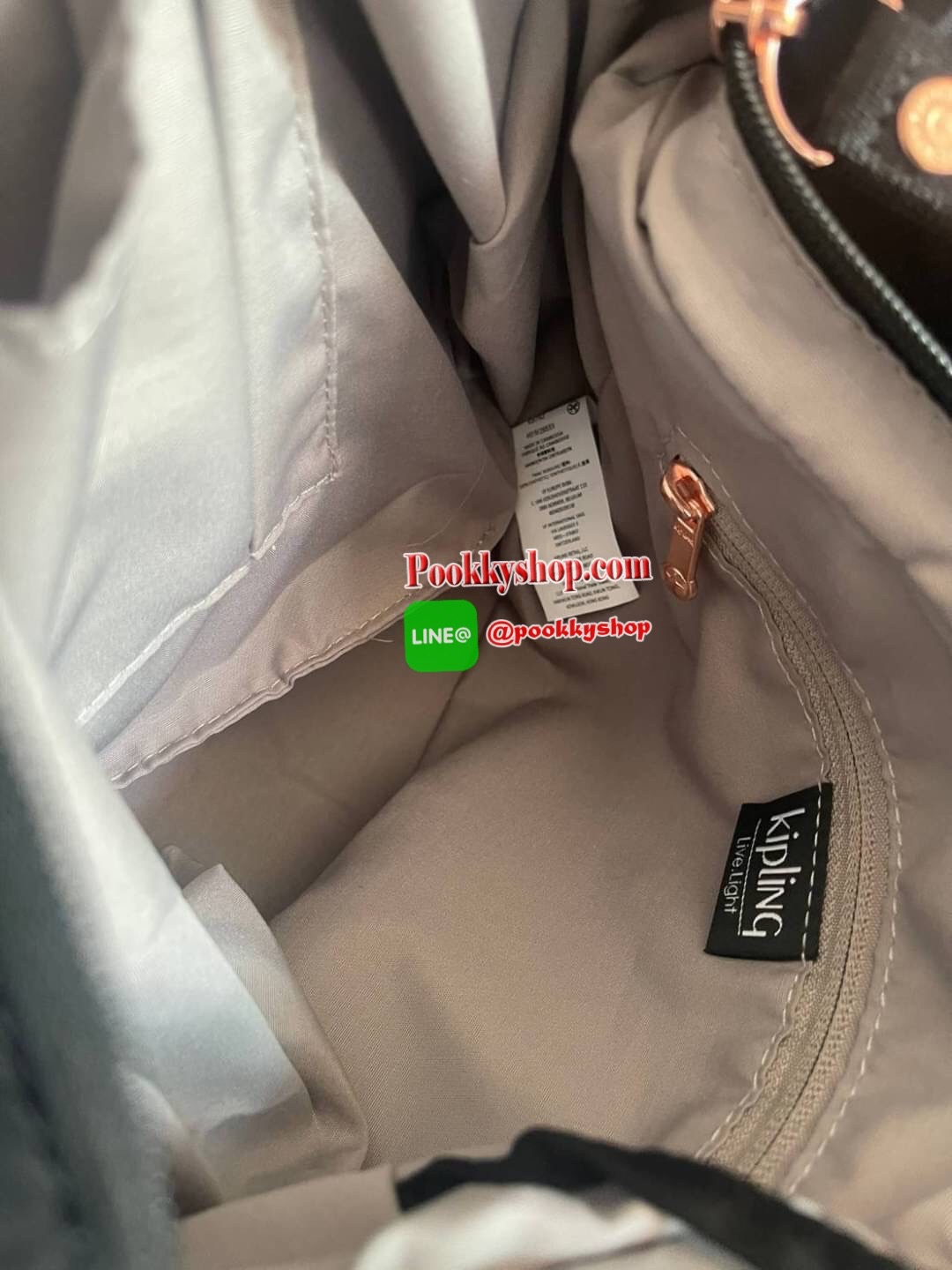 Kipling GABBIE S Crossbody Bag with Phone Compartment Bag กระเป๋าสะพายทรงครอสบอดี้ คอลเลคชั่นสุดฮิต แบบกระชับกับลำตัว วัสดุPolyamide100% มีช่องซิปใช้งานได้ทุกมุม ช่องใหญ่ภายในกว้าง ใส่มินิไอแพค กระเป๋าสตางค์ยาวและอื่นๆจุได้เยอะ สามารถสะพายได้ทั้งสายคู่และ