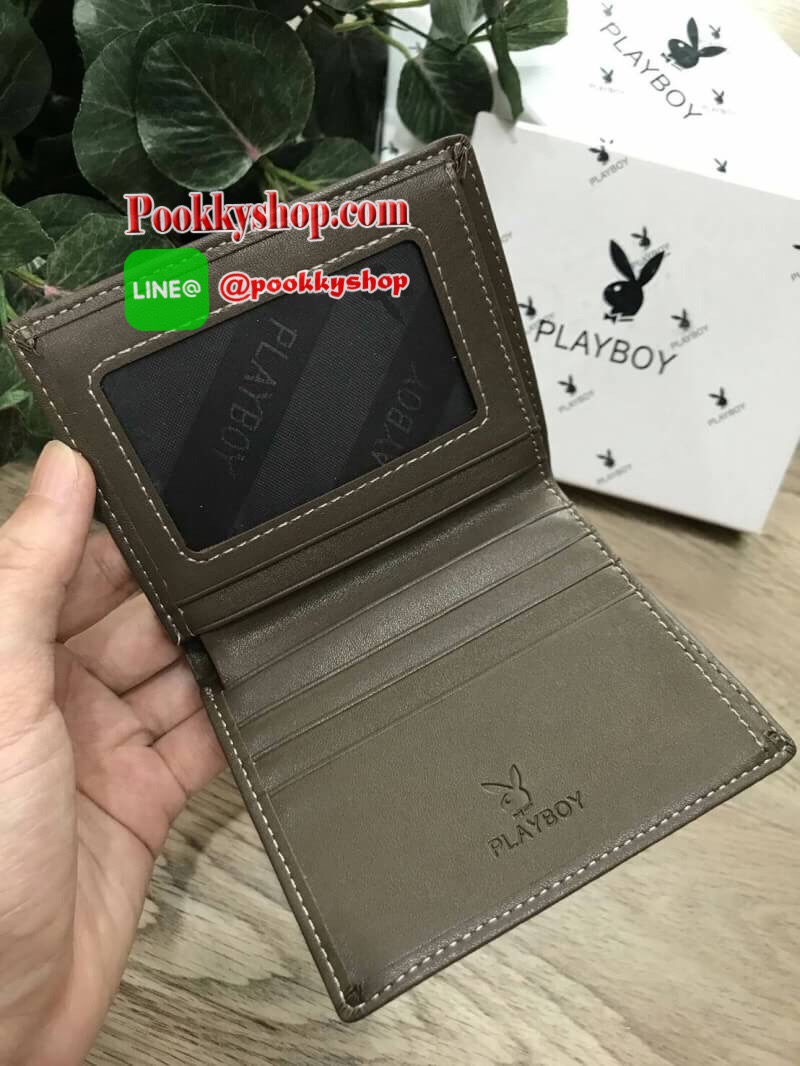 พร้อมส่ง4สี Must Have! PLAYBOY SHORT WALLET กระเป๋าสตางค์สั้นพับ2ตอน Limited Edition จาก Playboy วัสดุหนังแกะสังเคราะห์แบบนิ่ม ด้านหน้าและด้านในปั้มโลโก้แบรนด์ ขนาดกำลังดีไม่หนาพกพาสะดวกค่ะ ภายในมีทั้งช่องใส่รูป ใส่บัตร ช่องใส่ธนบัตร ซับในลาย Playboy ล๊อต