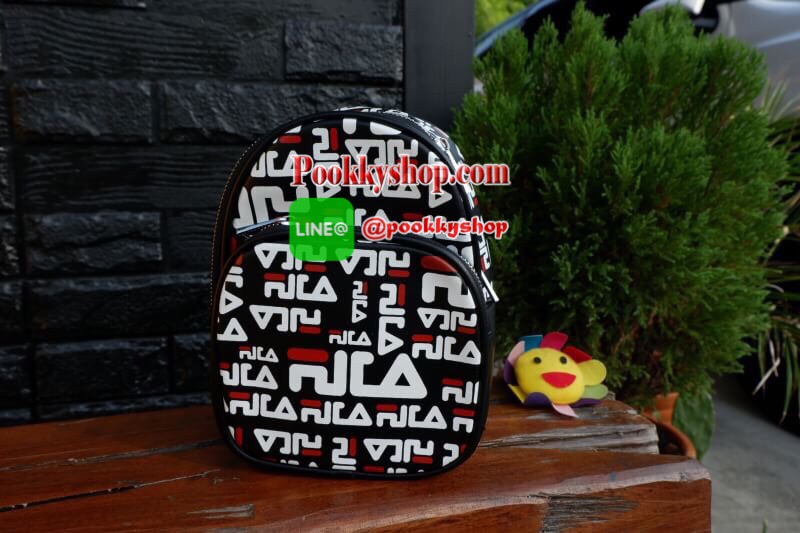 ส่งฟรีemsค่ะ FILA MiNI BACKPACK 2018 แบรนด์ที่กำลังมาแรงที่สุดในเกาหลีและไทยด้วยวัสดุหนังนิ่มคุณภาพดีตามแบบฉบับของแบรนด์ ขนาดกำลังดี น้ำหนักเบา ด้านหน้ามีโล้โก้และช่องซิป เปิดปิดด้วยซิปสะดวกใช้ ภายในมีช่องใส่ของ หูจับถนัดมือ สายสะพายปรับได้ freesize สามาร