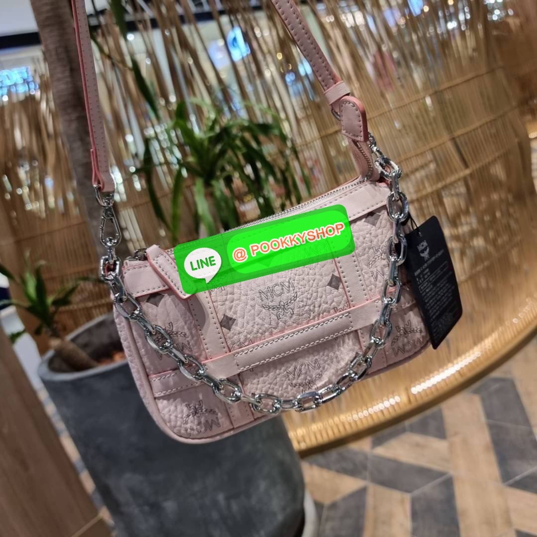 MCM MINI DELMY SHOULDER BAG จัดหนักจัดเต็ม!! ที่สุดของรุ่นที่ฮอตหนักมาก คอลเลคชั่นที่ยอดขายดีตั้งแต่วันแรกที่ลง shop ด้วยรูปทรงที่กะทัดรัด ตอบโจทย์ได้ทุกลุค ทุกไลฟ์สไตล์ ใช้งานได้ง่ายคล่องตัว กระเป๋าสะพายทรงพอช ที่มาพร้อมสายโซ่คล้องด้านหน้า และสายหนังครอส