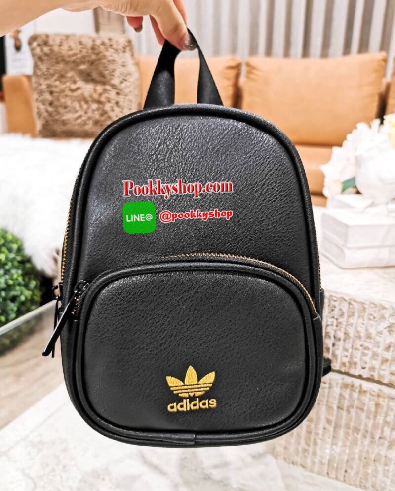 Don’t Miss! NEW ARRIVAL! ADIDAS MINI BACKPACK กระเป๋าเป้สไตล์ Sport ขนาดมินิ กำลังน่ารัก น้ำหนักเบา หนังสวยอยู่ทรงด้านหน้ามีโล้โก้และช่องซิป เปิดปิดด้วยซิปสะดวกใช้ หัวซิปแบรนด์ ภายในมีโลโก้และช่องใส่ของ มีหูจับถนัดมือ สายสะพายเลื่อนปรับระดับได้ ไอเท็มใหม่