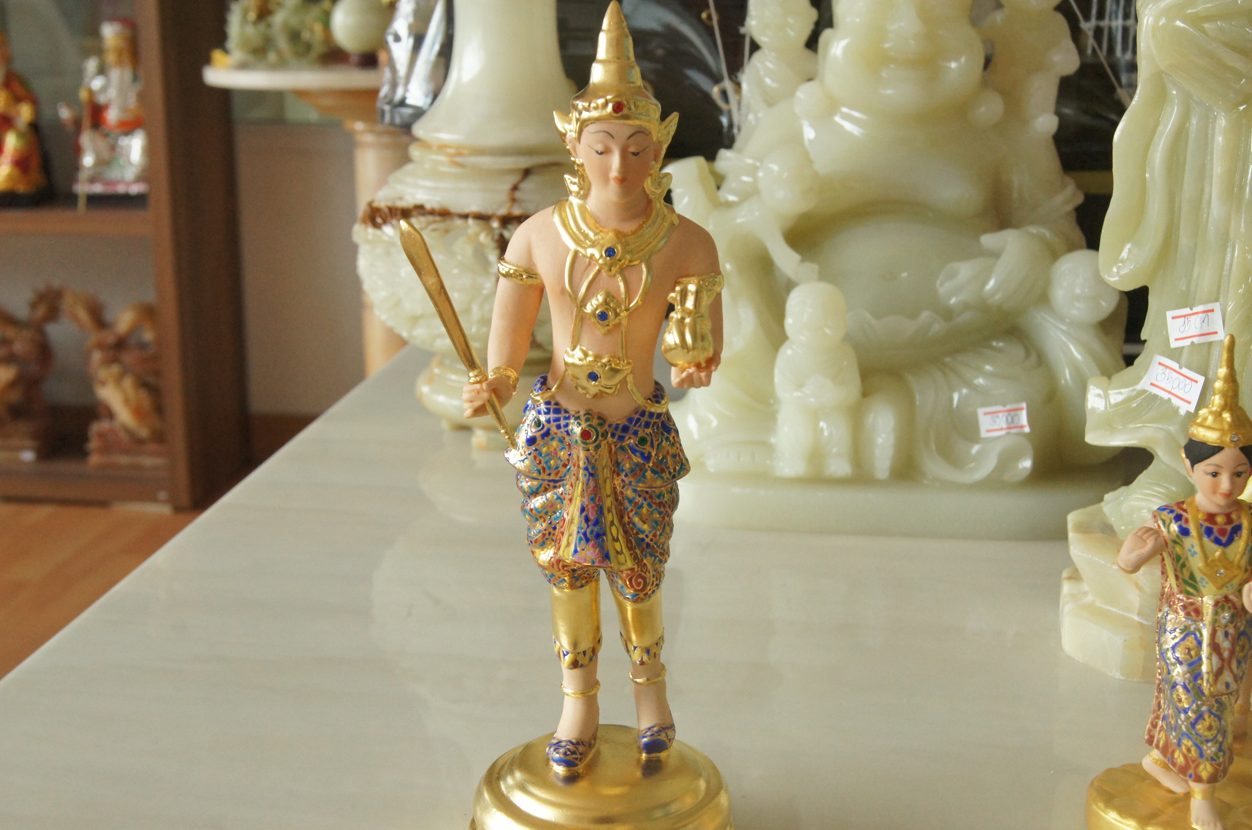 พระชัยมงคล ขนาด สูง 22 กว้าง 6 cm (งานเบญจรงค์ )