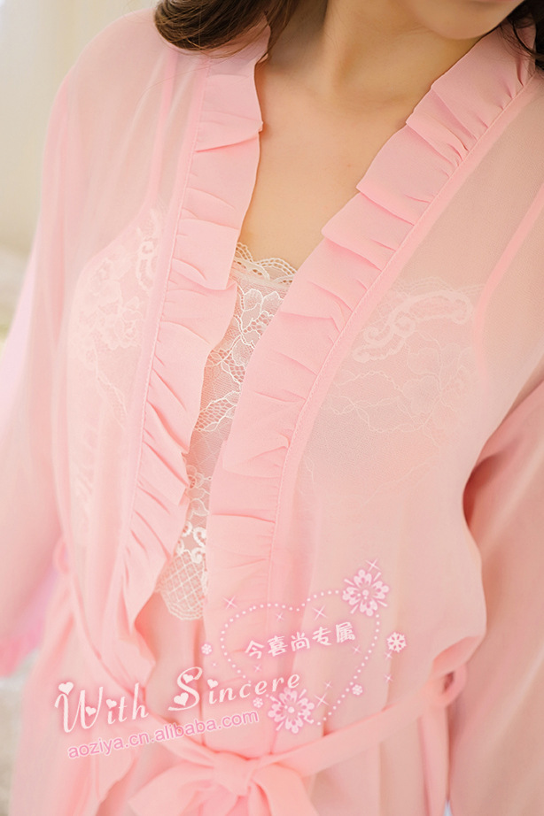 ชุดนอนเซ็กซี่ เซ็ท ชุดคลุมนอนซีทรู เกรดหรู เนื้อผ้าชีฟองเกรดพรีเมี่ยม สีชมพูอ่อน สายเดี่ยวตัวในแต่งลูกไม้ งานปักสุดหรู