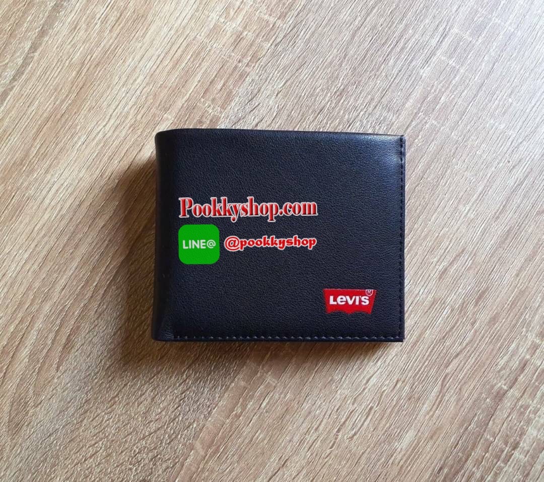 LEVI'S WALLET กระเป๋าสตางค์ทรงสั้นสำหรับคุณผู้ชาย แบบพับสองตอน วัสดุหนังคุณภาพดี ด้านหน้าปั้มโลโก้แบรนด์ ภายในมีช่องใส่ธนบัตรแยกเป็นสัดส่วน ตัวจริงสวยน่าใช้มากค่า