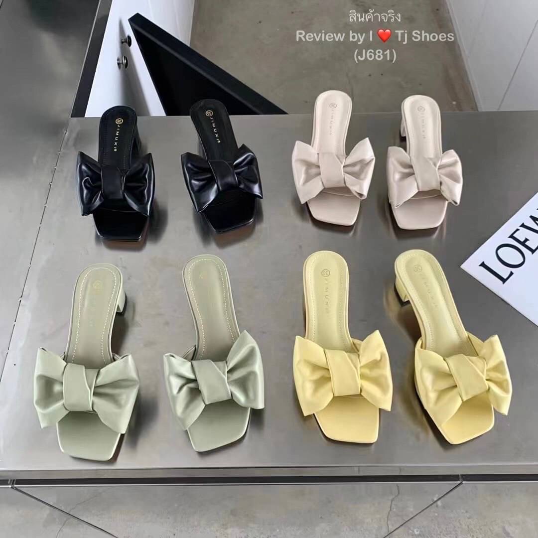 พร้อมส่งรองเท้านำเข้าที่สวยเกร๋ขายดีสุดๆ หนังรุ่นนี้นิ่มมาก ด้านหน้าแต่งด้วยโบว์น่ารักๆ สวมใส่ง่าย เรียบเก๋ดูดี สวยมาก ใส่ได้เรื่อยๆ แมทกับชุดอะไรก้ดูเก๋ดูน่ารักมาก ควรมีไว้เป็นคู่โปรด ของจริงงานดีมากสวยมาก ตรงปกแน่นอน เพราะรูปถ่ายจากสินค้าจริง เป็นรุ่นที