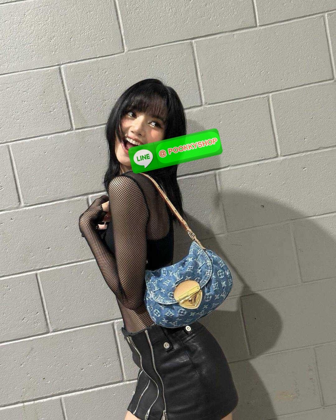 LV sunset monogram denim bag 🔆 Details แรงมากฉุดไม่อยู่ กับกระแสคอลใหม่ lvremix ดีไซน์แบบตัวมัม y2k รูปทรง baguette สวยดูแพง ใบนี้ก็ฉ่ำสุดๆ เป็นกระเป๋าสะพายไหล่ ที่สามารถปรับเป็นสะพายข้างได้