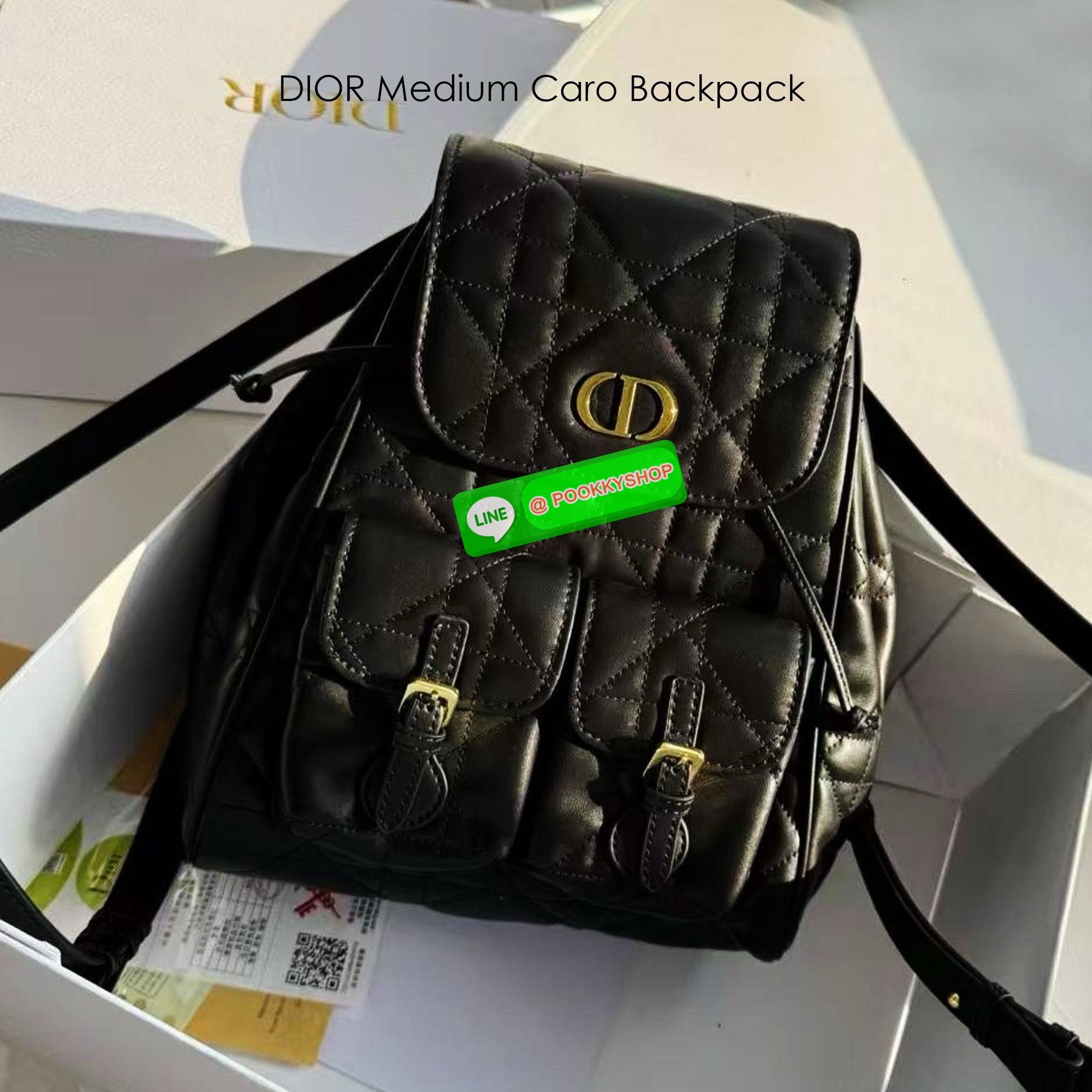 DIOR Medium Caro Backpack กระเป๋าเป้ไซส์กลาง ขนาดกำลังดีน่าใช้ หนังสวยเกินเรื่องมากๆ สัมผัสนิ่ม หรูหรา หูจับในตัวดีไซน์โค้งมนอะไหล่ทองสวยโดดเด่นไม่เหมือนใคร ที่สุดของความลัคชูต้องยกให้แบรนด์นี้ ทันสมัยและสง่างาม ราคาคุ้มที่สุดในย่านนี้บอกเลย!!