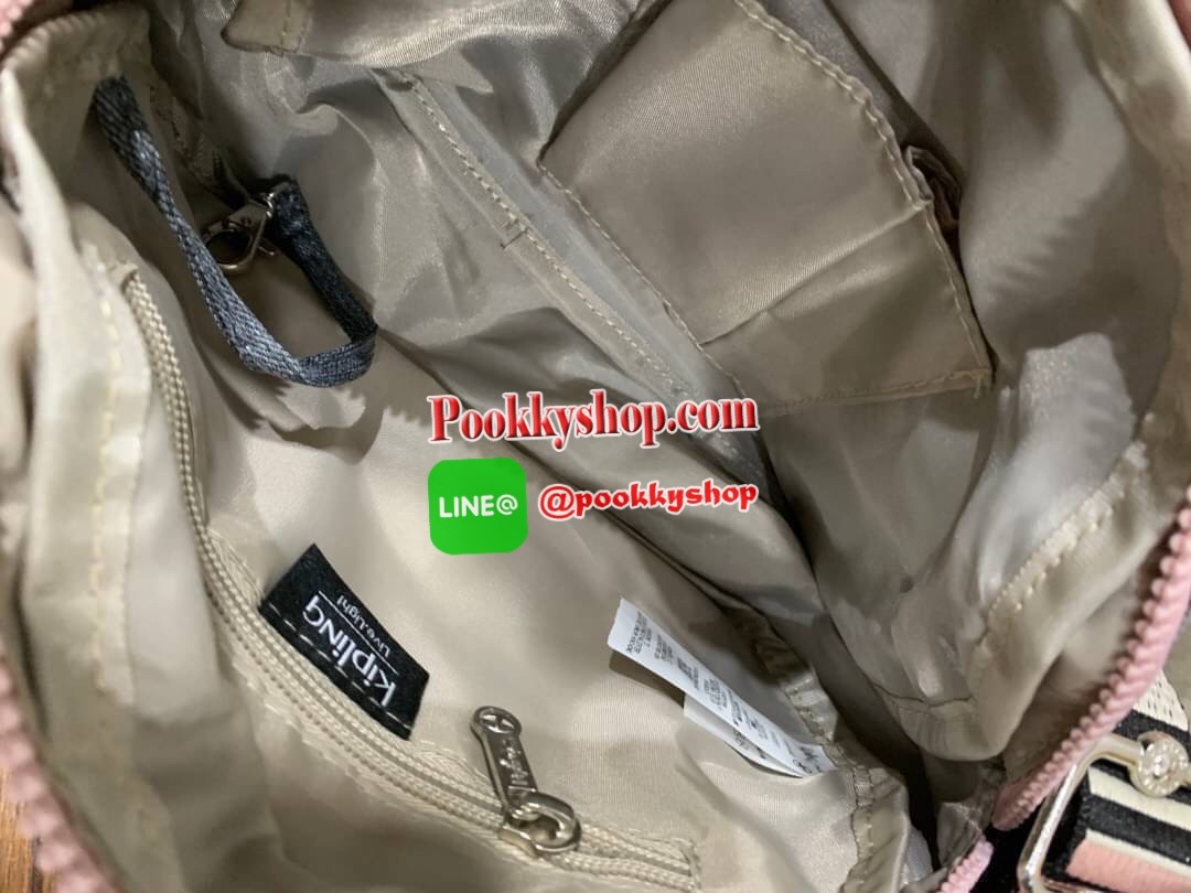 Kipling Flax Shoulder Bag จาก Grey Weave Collection กระเป๋าสะพายข้างทรงcrossbody ปรับความยาวสายให้เข้ากับลำตัวได้ฟรีไซส์ วัสดุpolymide100% ด้านหน้ามีช่องให้หนึ่งช่อง เปิดปิดช่องซิปหลัก แบบซิปเดียว ภายในกว้างของและมีช่องซิป/ช่องเล็กให้ใส่ของจุกจิก ด้านหน้า