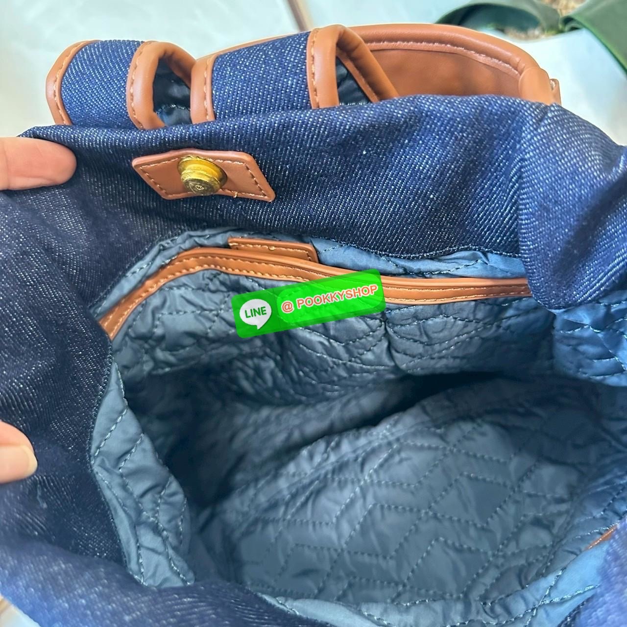 Songmont Series Backpack Female Small Capacity Songmont Drawstring Backpack กระเป๋าเป้สายรูดทรงชิคที่กำลังเป็นกระแสฮิตสุด ๆ เพราะดีไซน์เรียบเก๋ ใช้งานง่าย และแมทช์ได้หลายสไตล์ ดีไซน์ unisex ใช้ได้ทั้งผู้หญิงและผู้ชาย ดีไซน์: ทรงถุงสายรูด (Drawstring) ดูมิ