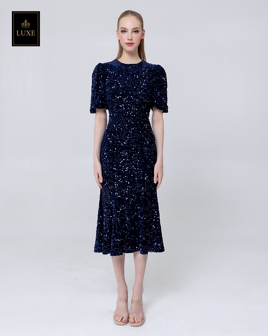 เดรสแฟชั่น เดรสเสื้อคอกลม แขนสั้นปลายแขนพอง ชายกระโปรงบานเล็กน้อย