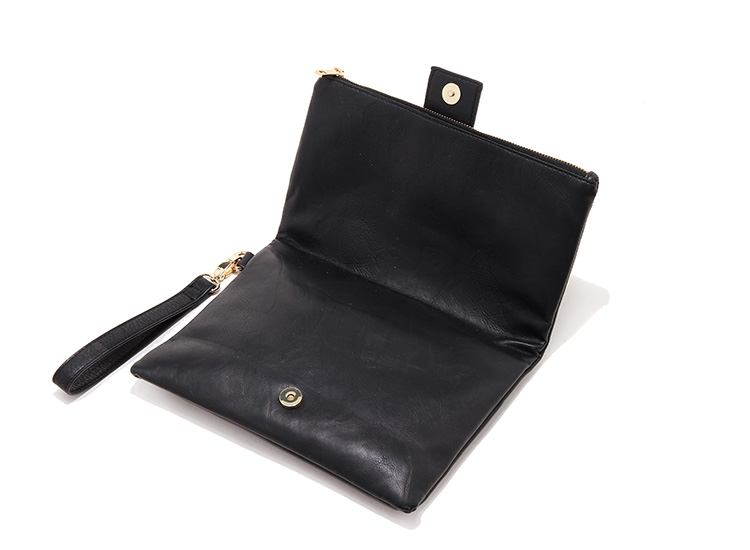 กระเป๋าหนังคลัชมือ Clutch แบรนด์ Forever21 หนังมีTexture ในตัว เนื้อหรูมากคะ ติดแท็คForever 21 ด้านใน ช่องใส่ของซิบใหญ่ 1 ด้านในมีซิปแบ่ง 1 ช่องแบ่งใส่ของ2ช่อง