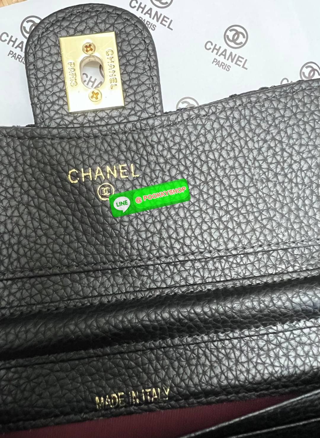 New in! สวยกริปมากๆค่ะ สาวๆที่มีบัตรเยอะๆหรือชอบพกเงินสดเยอะๆ แนะนำรุ่นนี้เลยค่ะ ไม่ผิดหวังแน่นอน CHANEL CHAIN WALLET//CLUTCH BAG ((vip gift ตปท)) พร้อมส่ง บอกเลยน้องสวย ไร้ที่ติเลยค่า! กับกระเป๋าสะพายแบบครอสบอดี้ร์หรือถือแบบคลัทเป็นกระเป๋าเงินเก๋ๆได้เลยค