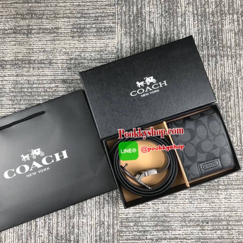 COACH Short Wallet with Belt Set Signature เซทสุดคุ้มค่ะได้ทั้งเข็มขัดและกระเป๋าสตางค์แบบพับ 2 ตอนมีช่องใส่รูปใส่บัตรใส่ธนบัตรแยกเป็นสัดส่วนเหมือนกระเป๋าสตางค์ใบยาวคุณภาพดีตามแบบฉบับของแบรนด์ มาในกล่องแบรนด์สามารถมอบเป็นของขวัญได้ ไอเท็ม Must Have ใครไม่ท