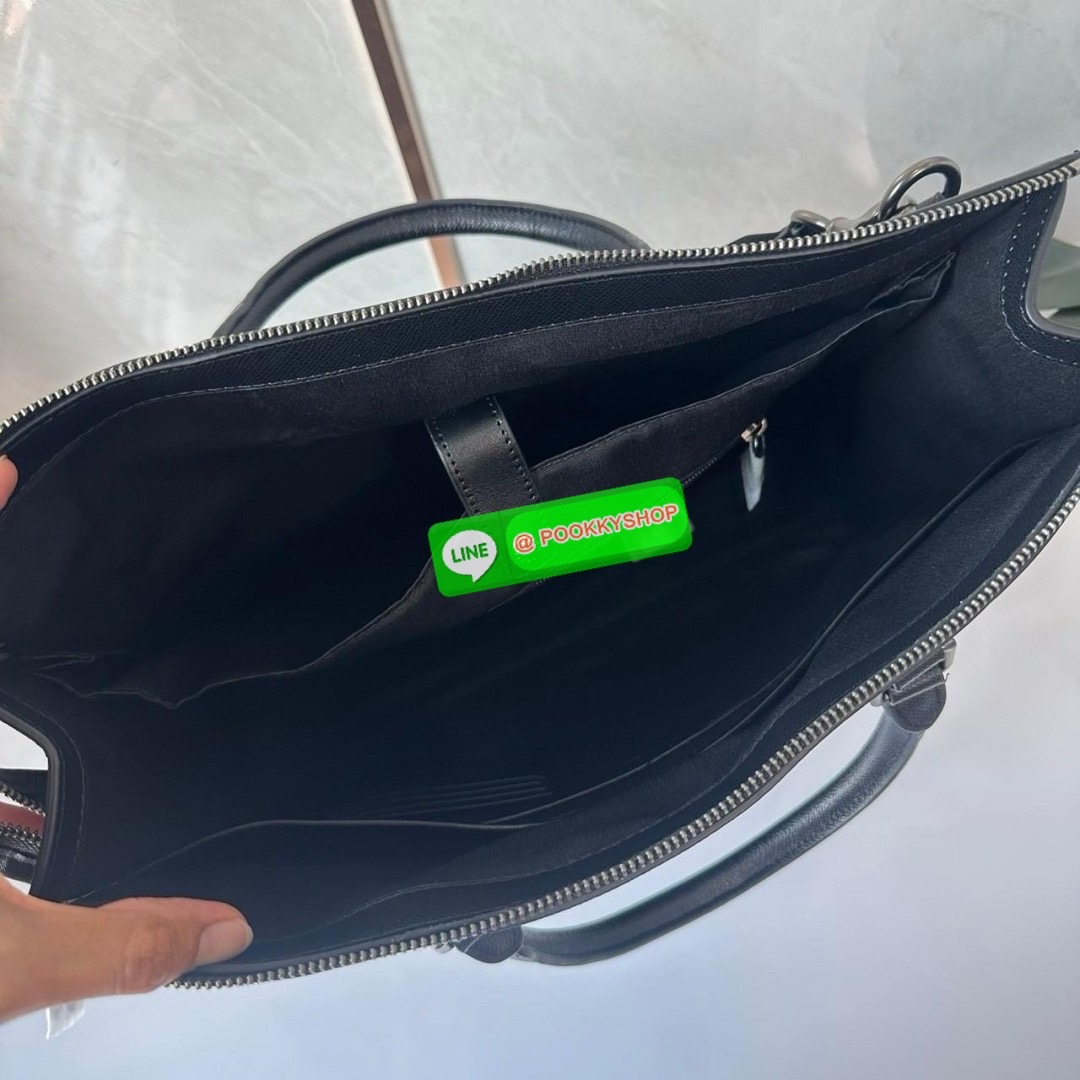 COACH GRAHAM ZIP BRIEF (CE439) 🔖กระเป๋าใส่โน๊ตบุ๊คใส่เอกสารใบใหญ่ 🔖วัสดุ:หนังแท้ทั้งใบ 🔖เปิดปิดด้วยซิป ภายในกว้าง มีช่องย่อยใส่ของจุกจิก ช่องใส่บัตร ใส่เอกสารและของสำคัญได้เยอะ 🔖สายสะพายสามารถถอดออกและปรับระดับได้คะ