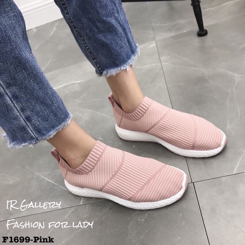 F1699 รีพีทแบบขายดี !! พร้อมส่ง แต่งตัวสไตล์สาวสปอร์ตสุดเก๋ได้ง่ายๆ ด้วยผ้าใบวัสดุผ้ายืดสวมใส่กระชับเท้า ทรงสวมใส่ง่าย รองพื้นถอดได้ พื้นยางนิ่มยืดหยุ่น 360องศา หนา 1 นิ้ว มีความสวยเก๋ สามารถมิกซ์แอนด์แมทซ์ได้หลายสไตล์ เป็นอีกรุ่นของทางร้านที่ขายดีมากๆคร้