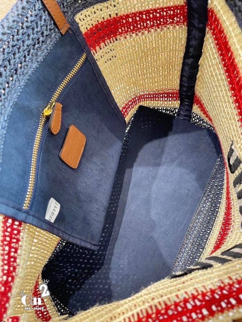 Miu Miu Women's Natural Colorblock Shopping Bag In Knit Fabric Onesize กระเป๋าทรงชอปปิ้งมาใหม่ งานถักสวยเป๊ะมากค่ะ ไซส์ใหญ่ใส่ของได้ครบจบที่ใบเดียว สาวๆนักช็อปห้ามพลาดนะ