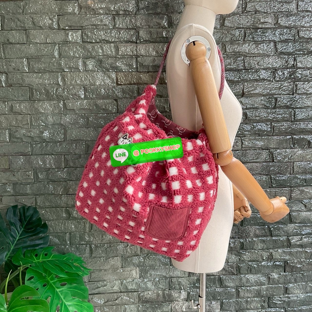 Japanese Kusuguru Woolen Polka Dot Cat Brooch Handbag Hand Bag Can Be Worn on One Shoulder Shopping Bag Work Clothing กระเป๋าถือลายจุดแมว Kusuguru ขนสัตว์ญี่ปุ่น ผิวสัมผัสจับนุ่มมือ 💕 แถมฟรีเข็มกลัดรูปแมว