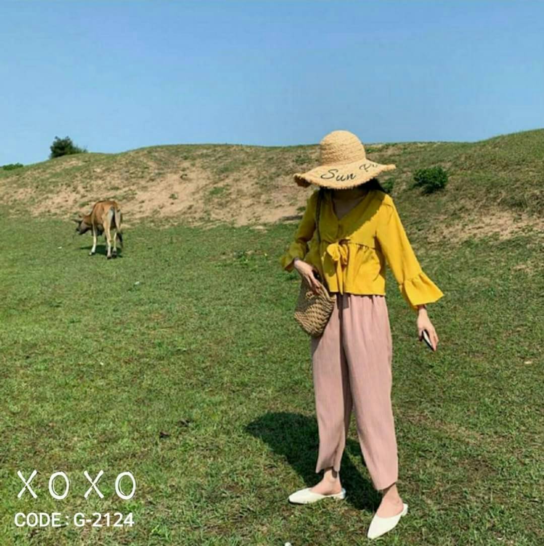 สินค้าพร้อมส่ง งานอย่างดี พร้อมกล่อง แตะสวม ใส่สบาย น้ำหนักเบา โดนน้ำได้ ด้านหน้าเชฟไล่วี ใส่แล้วเก็บทรงเท้า ดูขาเรียวยาว สีพสาเทล แมทส์ชุดง่าย มีส้นเล็กน้อยกำลังใส่สบาย วัสดุ PVC