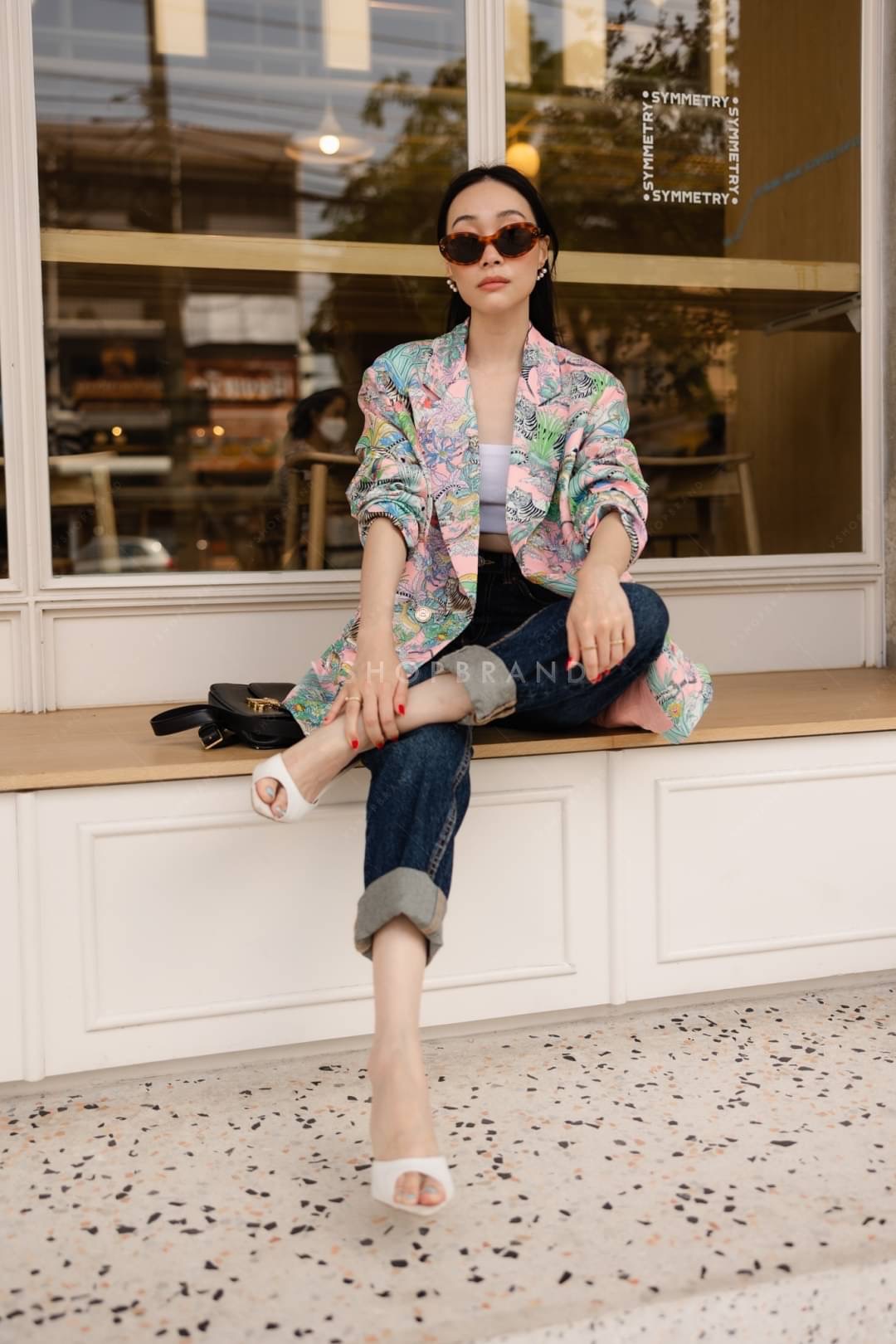 เบลเซอร์สูทลาย animal สีสันจัดจ้าน ต้อนรับซัมเมอร์ไปเลยค้า ตัวสูทคัตติ้งเนี้ยบ ทรงoversize เย็บซับติด งานสวยมากๆค่ะ