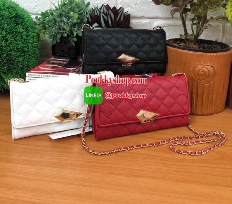 Charles&Keith Quilted Chain Wallet กระเป๋าสตางค์ใบยาว วัสดุลายหนังคาเวียร์ เปิด-ปิดด้วยตัวกดล๊อก ด้านในมีช่องซิปใส่เหรียญ ช่องใส่บัตร ช่องใส่ธนบัตร ใส่ iphone7+ได้ มาพร้อมสายยาว 102 cm.สามารถถอดสายออกได้ (ปรับสายไม่ได้)