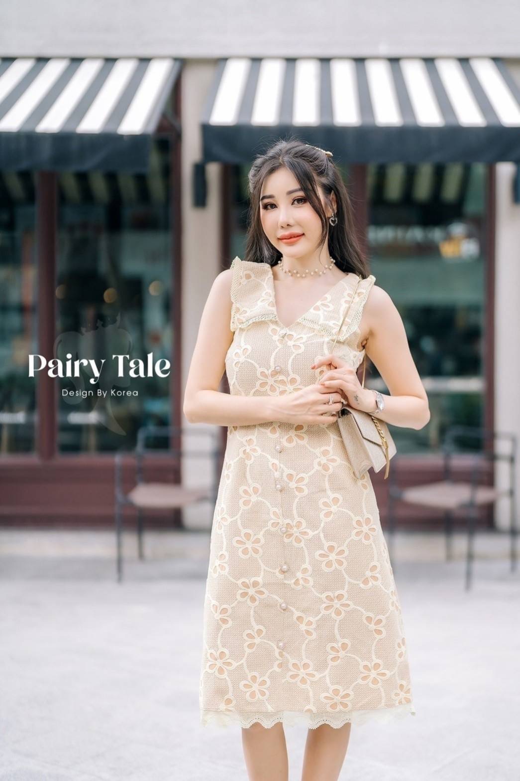 เดรสคอปกผ้าปักลายดอกไม้ฉลุลายสีเหลืองอ่อนๆ ขับผิวมากๆ ลายดอกไม้งานสวย เนื้อผ้าดีค่า ห้ามพลาดน้า