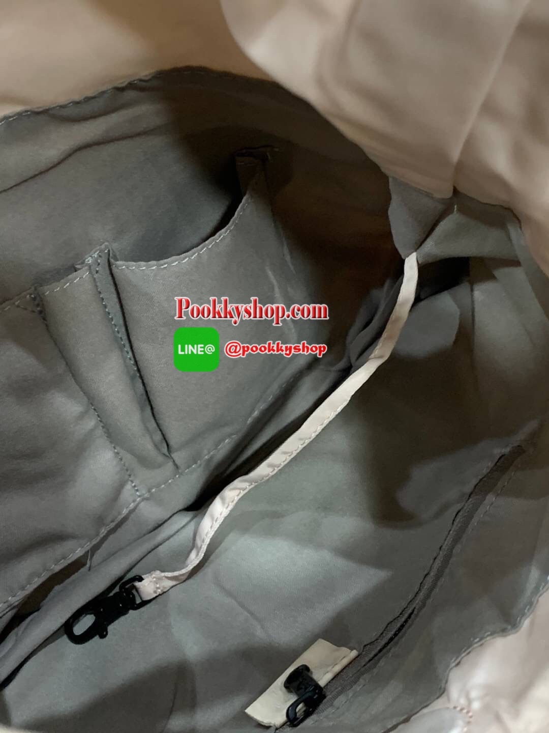 Kipling OLINA Medium Tote Bag Rose Bag คอลเลคชั่นใหม่จาก Paka Premium กระเป๋าถือหรือคล้องบ่าขนาดกลาง วัสดุ Polyester100% อะไหล่สีRose goldทั้งหมดรวมถึงเจ้าพวงกุญแจmonkeyและพู่หนังrubber เพิ่มความหรูหรา คอลเลคชั่นนี้เน้นความกว้างใส่ของได้อย่างจุใจ และยังมี