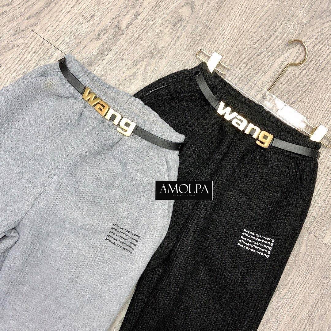 Detail : กางเกง Alexander งานใส่สบาย ชิวๆ แต่งเข็มขัดหัวทองด้านหน้า สวยยเริ่ดดดด งานแน่น ไม่เหมือนใคร ผ้าเก็บทรงสวย งานสวย ใส่แล้วพอดีตัว เข้ารูป ใส่สวยยยมากๆ สามารถใส่ได้ทุกโอกาส งานดีค่ะ แมทซ์กับอะไรก็สวย หรู ดูแพง ห้ามพลาดเลยน้า ป้าย Tag Alexander