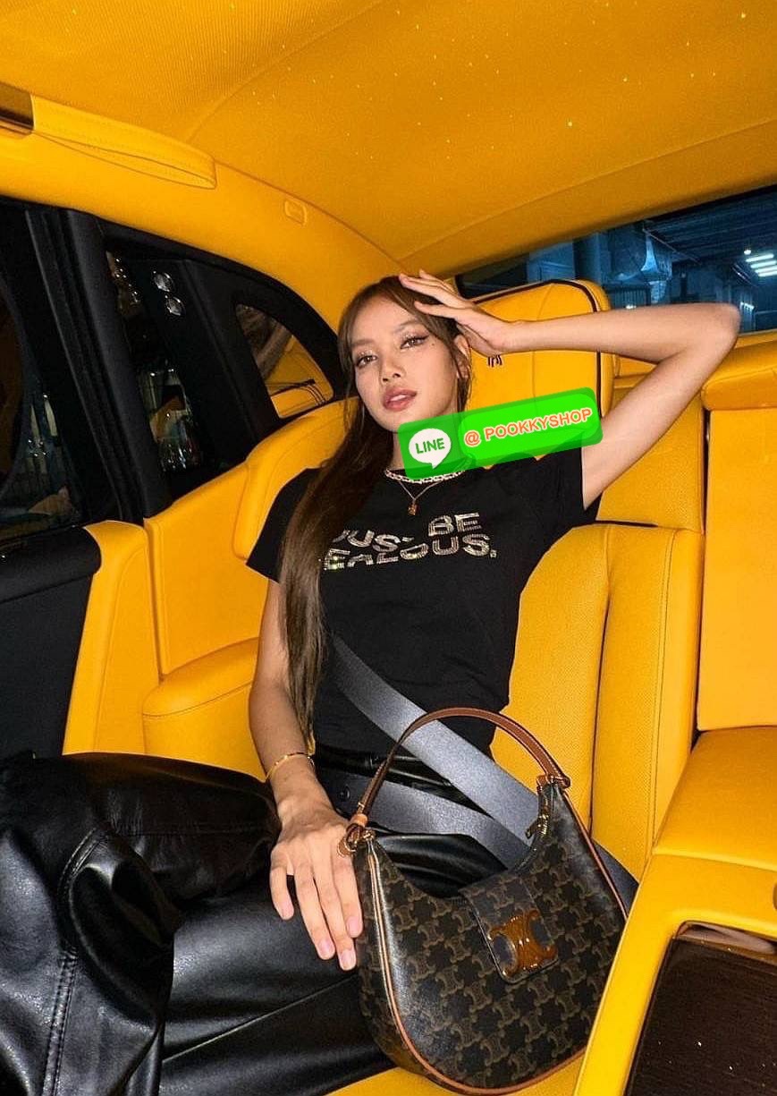 ✴️BEST SELLER!✴️CELINE SHOULDER BAG VIP GIFT WITH PURCHASE (GWP) พรีเมี่ยมกิ๊ฟ Limited Edition จาก CELINE HAUTEPARFUME DUTYFREE COUNTER วัสดุ TRIOMPHE CANVAS รุ่นใหม่ล่าสุดดีไซน์สวยหรู หนังสวยอยู่ทรง ภายในโล่งกว้างและจุสามารถใส่มือถือ กระเป๋