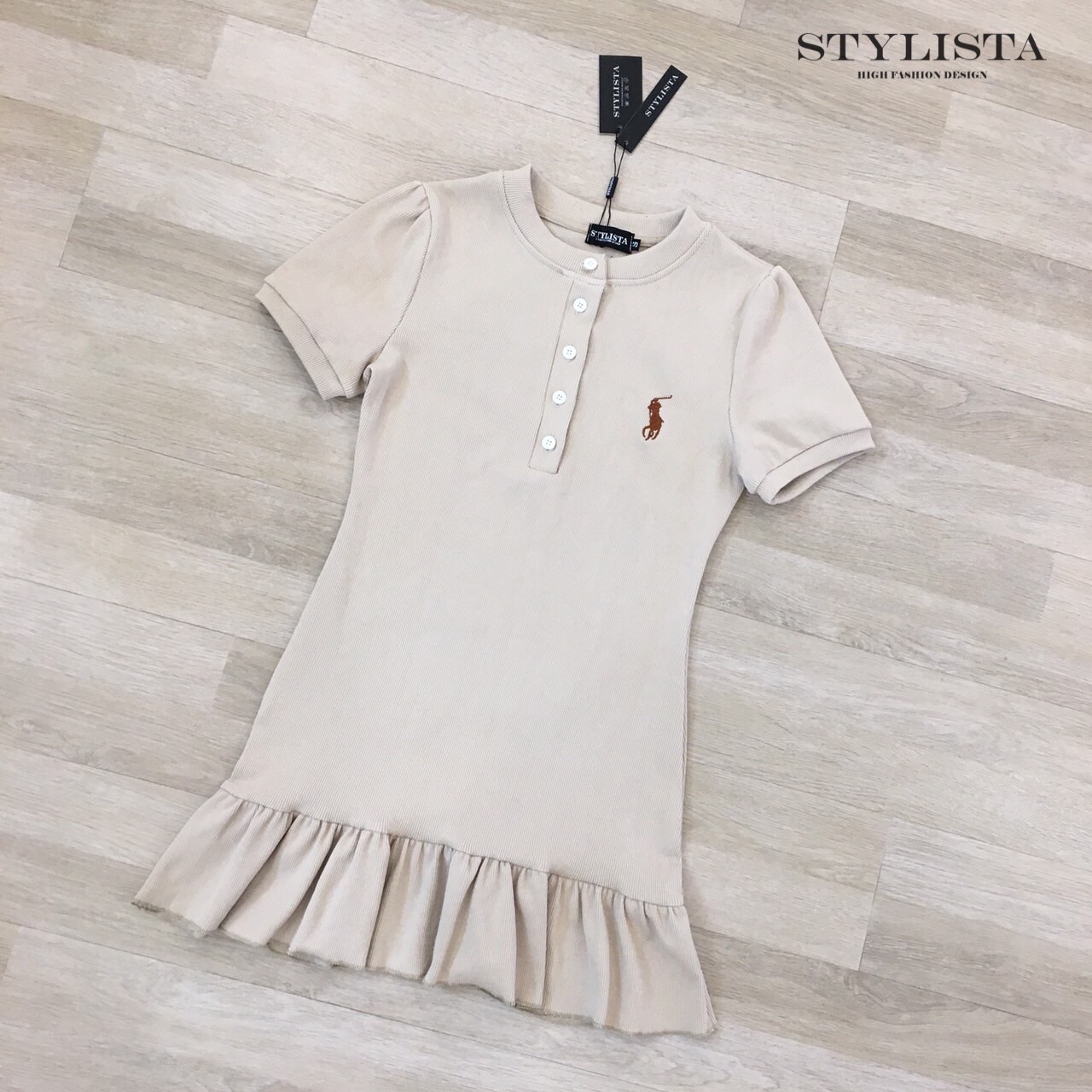 เดรสแฟชั่น เดรสคอปกแต่งกระดุม ลุคสวยสุภาพ แต่ยังแอบมีความคิวท์!