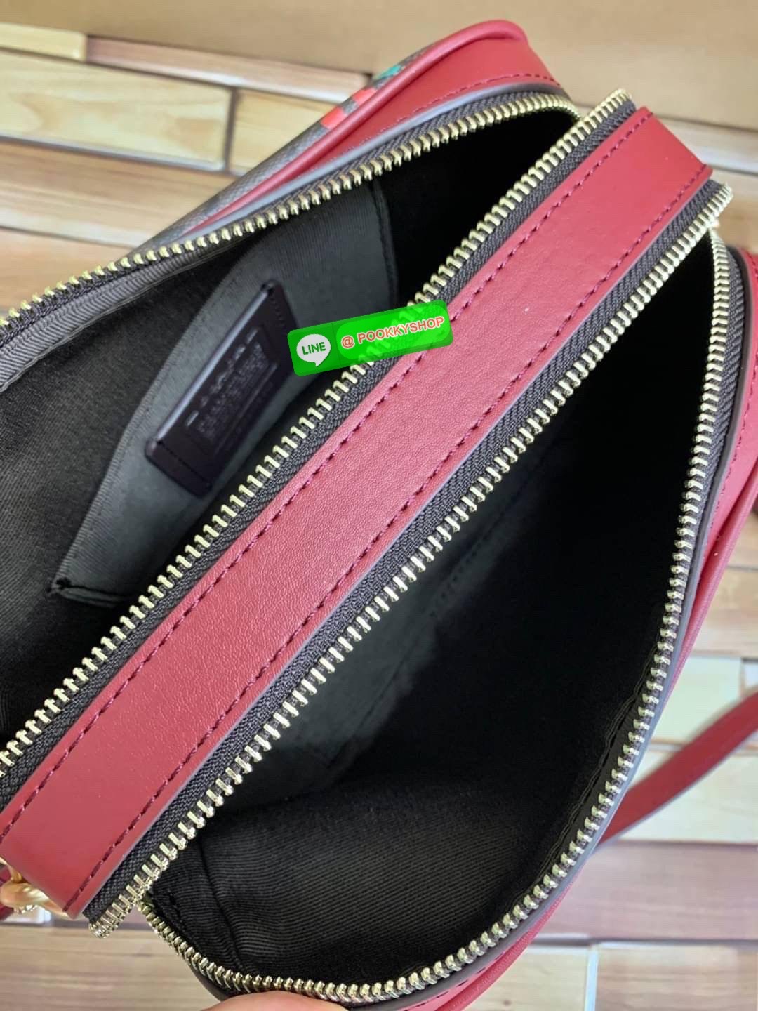 COACH JES CROSSBODY IN SIGNATURE CANVAS WITH HEART PETAL PRINT((C7617)) พร้อมส่งที่ไทยค่ะ! กระเป๋สะพายครอสบอดี้ร์ หนังแท้แคนวาสเคลือบลาย ทั้งใบปริ้นล์ลายดอกไม้หัวใจ สวยหวาน ละมุนหมากๆค่ะ เปิด-ปิดกระเป๋าแบบ2ช่องซิปหลัก ภายในสามารถใส่สัมภาระได้เยอะ ช่องกว้า