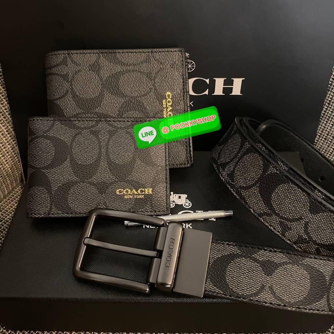 COACH Short Wallet with Belt Set Signature เซทสุดคุ้มค่ะได้ทั้งเข็มขัดและกระเป๋าสตางค์แบบพับ 2 ตอนมีช่องใส่รูปใส่บัตรใส่ธนบัตรแยกเป็นสัดส่วนเหมือนกระเป๋าสตางค์ใบยาวคุณภาพดีตามแบบฉบับของแบรนด์ มาในกล่องแบรนด์สามารถมอบเป็นของขวัญได้ ไอเท็ม Must Have ใครไม่ท