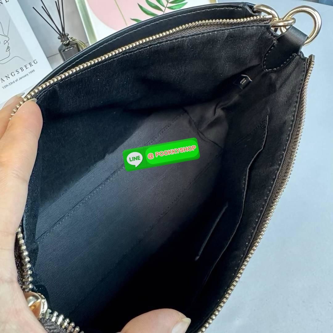 กระเป๋าสะพาย LEWIS IN SIGNATURE CANVAS ( COACH F85696) กระเป๋าหนังลาย C ผ้าใบเคลือบซิกเนเจอร์ พร้อมรายละเอียด หนัง เรียบ] ภายในกระเป๋ามัลติฟังก์ชั่น ปิดด้วยซิป ซับในผ้า