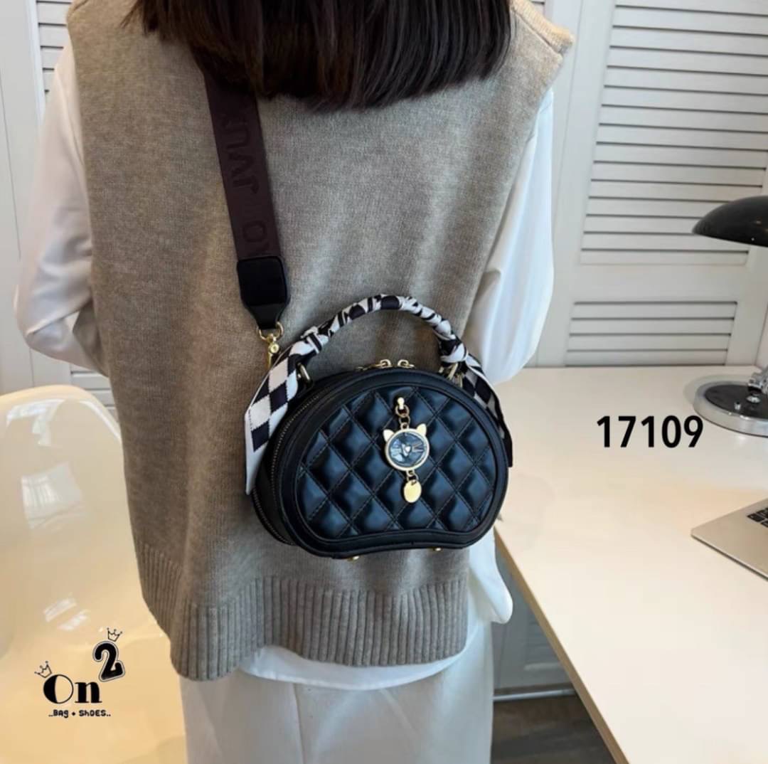 กระเป๋าแฟชั่นทรงกลม สไตล์มินิมอล หนังpu งานปั้มนูน ซิปคู่อะไหล่ทองสายสะพายโซ่ยาวแบบ Cross body ทรงสวยงานน่ารักมากค่ะ