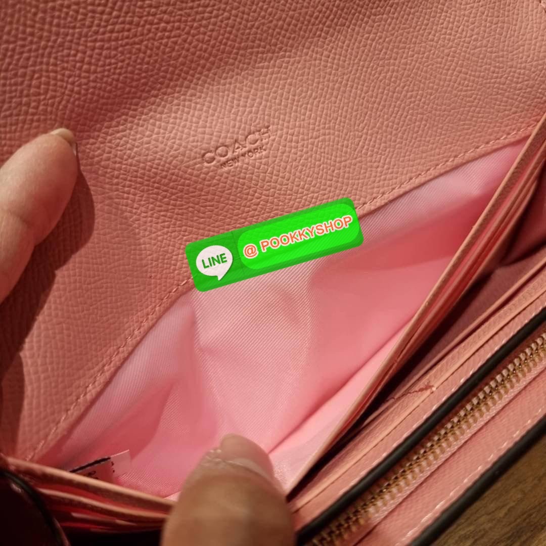 COACH F29395 SLIM ENVELOPE WALLET IN SIGNATURE CANVAS WITH FLORAL BUNDLE PRINT กระเป๋าสตางค์รุ่นขายดี ทรงจดหมายรุ่นฝาพับ ดีไซน์ลายช่อดอกไม้ น่ารักสดใส วัสดุหนังแคนวาสเคลือบลาย ภายในใส่มือถือได้ ใส่บัตรได้ มีช่องซิปแยกแบ่งเป็นสัดส่วน ใบจริงคือดีงาม สาวๆใช้