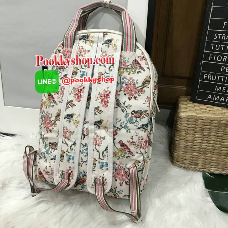 New Arrival cath kidston multi pocket backpack กว่าจะได้รุ่นนี้หายากมากๆนะค่า เพราะในช้อปก็มาเร็วไปเร็วค่า ใบนี้คุ้มมากๆเพราะว่ามีช่องหลักถึง 3 ช่องค่ะ ด้านหลังมีช่องแยกบุนุ่นอย่างดี สามารถใส่แลปท้อปได้ค่ะ ส่วนช่องกลางเป็นช่องสัมภาระใหญ่ แยกเป็นสัดส่วนค่ะ