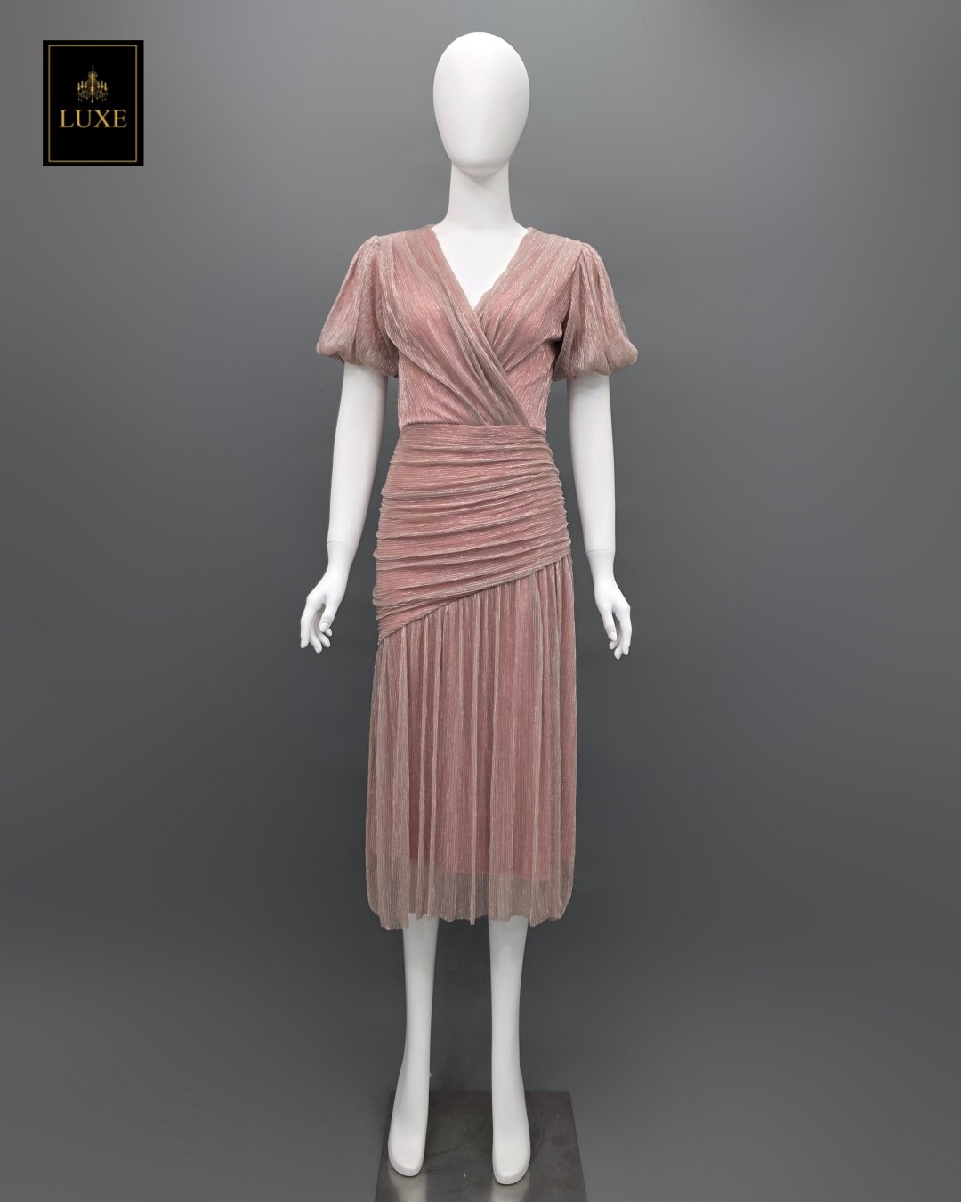 เดรสแฟชั่น เดรสเสื้อคอป้าย แขนบอลลูน กระโปรงเฉลียงทรงเข้ารูป ต่อจีบรูด