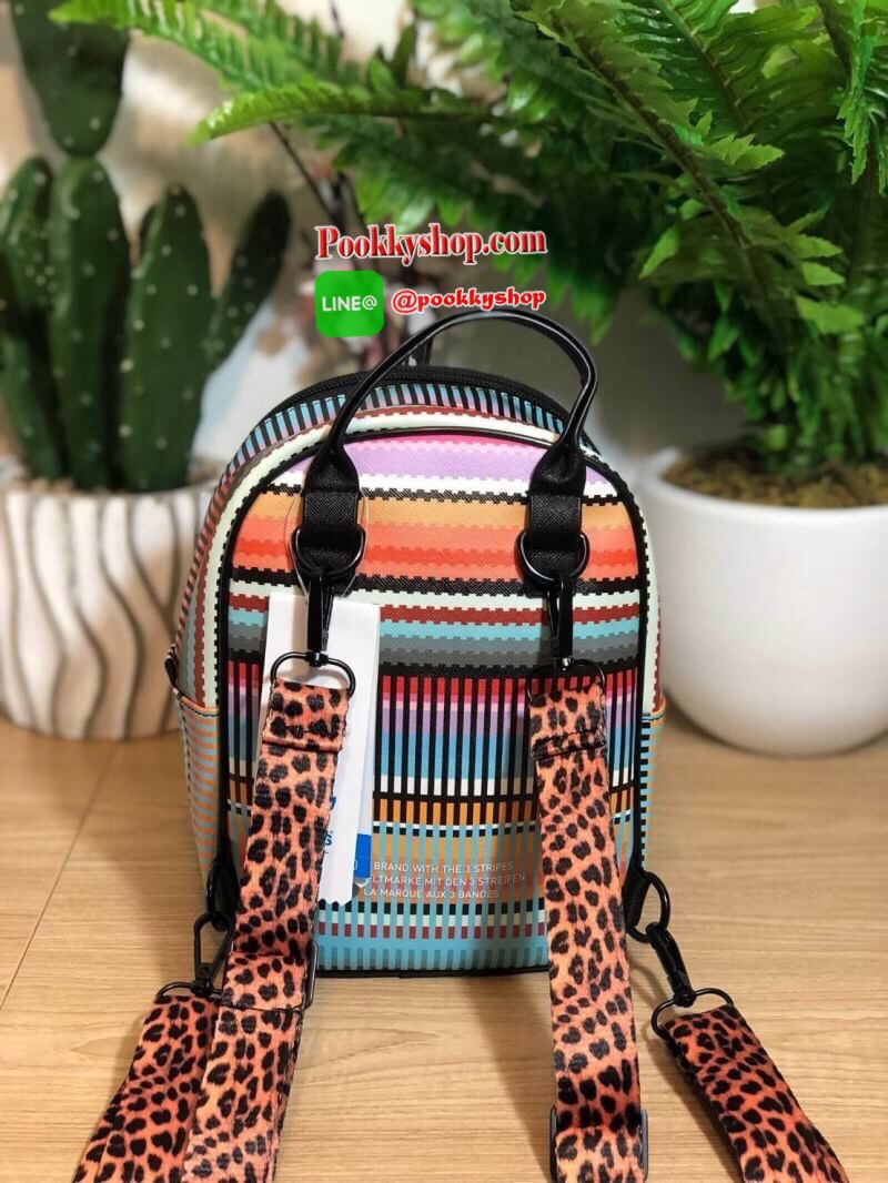 ADIDAS MINI BACKPACK กระเป๋าเป้หรือสะพายหนังPu คุณภาพดี สไตล์ Sport ขนาดมินิ น้ำหนักเบา ด้านหน้ามีโล้โก้และช่องซิป เปิดปิดด้วยซิปสะดวกใช้ หัวซิปแบรนด์ ภายในมีช่องใส่ของ หูจับถนัดมือ สายสะพายปรับได้ตามต้องการ สามารถสะพายเป็นเป้ หรือกระเป๋าสะพาย Crossbody ใ