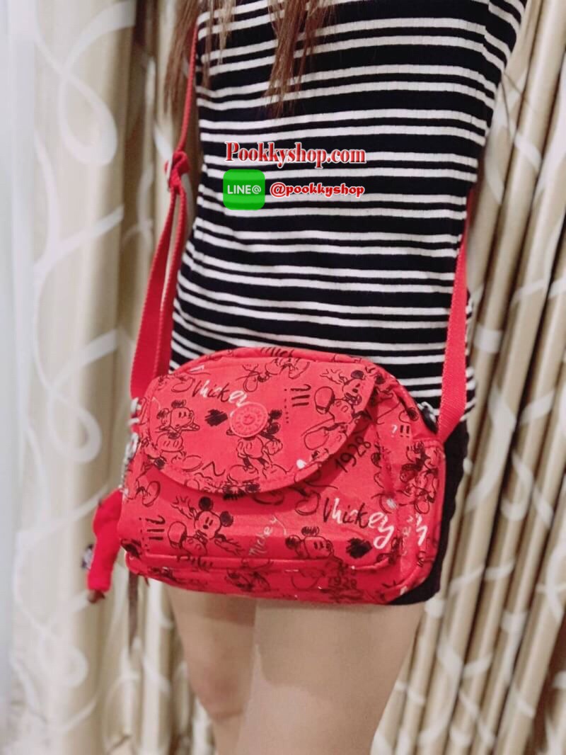 Kipling & Mickey Limited Edition Flax Shoulder Bag กระเป๋าสะพายข้างทรงcrossbodyรุ่นใหม่!!ปรับความยาวสายให้เข้ากับลำตัวได้ฟรีไซส์ วัสดุไนล่อนคุณภาพสูงและน้ำหนักเบา กันน้ำได้ ด้านหน้ามีช่องให้หนึ่งช่อง เปิดปิดช่องซิปหลัก แบบซิปเดียว ภายในกว้างของและมีช่องซิ