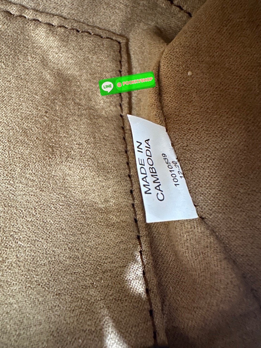 💙ToryBurchMiniBostonBag 🖤💫 • รุ่น: Mini Boston Bag จากแบรนด์ Tory Burch — ลักษณะทรง Boston น้ำหนักเบา มีหูจับด้านบน + สายสะพายแบบปรับได้ในบางรุ่น ใช้หนังหรือผสมวัสดุต่างๆ ตามรุ่นย่อย.