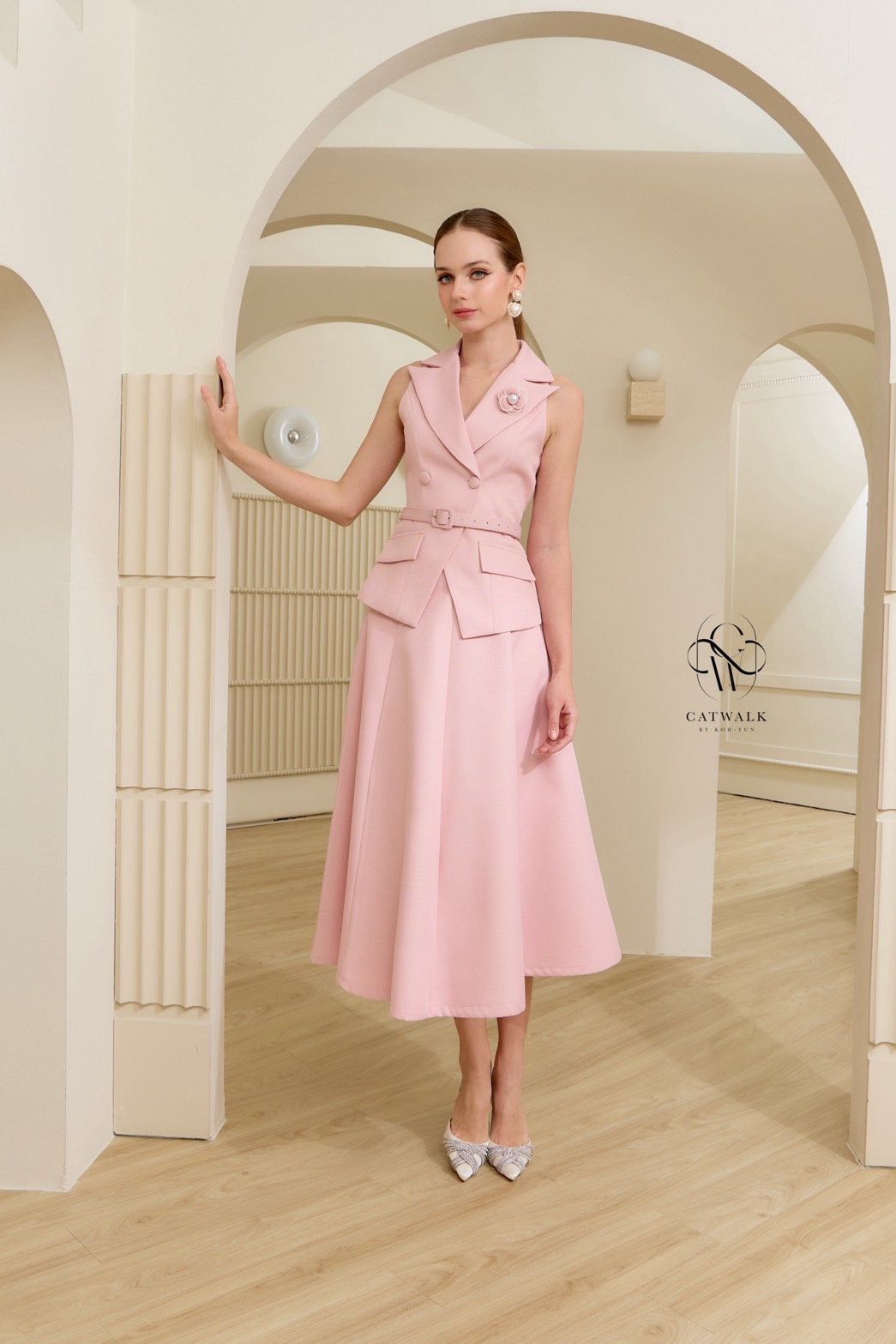 ชุดเซทแฟชั่น เซตสูทแขนกุดเข็มขัด+กระโปรงทรงย้วย เนื้อผ้าเกรดเอ ผ้าทอมีลายในตัว