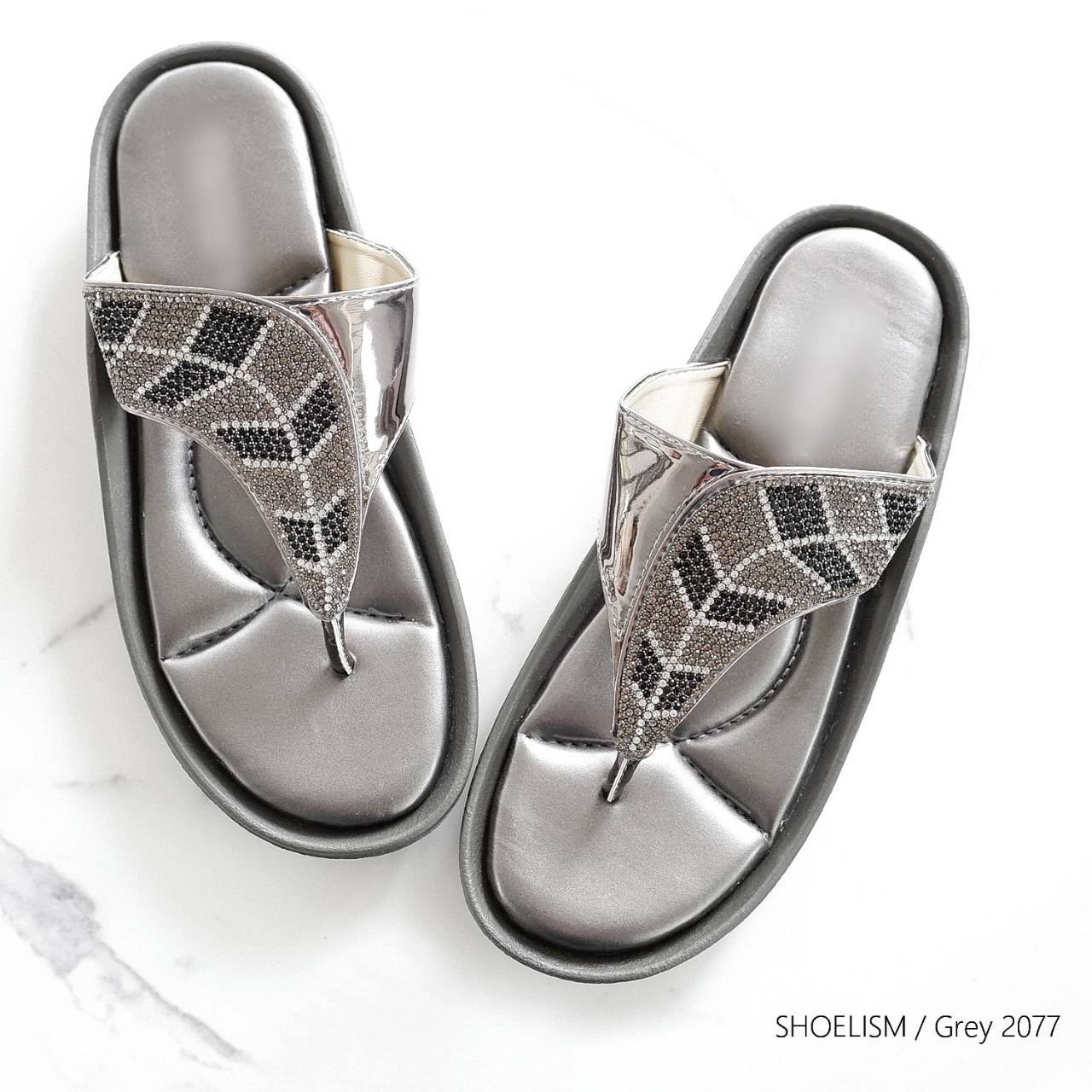 มาเพิ่มครบสี พร้อมส่ง ใหม่ล่าสุด รองเท้าแตะลำลอง หนังนิ่มมาก ลายใบไม้แต่งอะไหล่เพชร พื้นบุเย็บนวมนิ่ม ใส่ได้สบายๆ น้ำหนักเบา รีบจัดไปเลยค่า!!