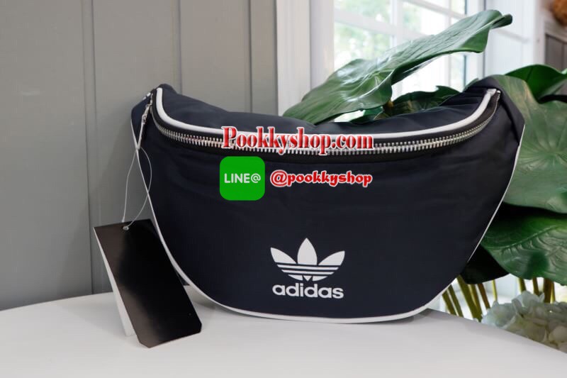 ADIDAS ORIGINALS ADICOLOR WAIST BAG Best seller! **ดาราเซเลปใช้กันเพียบ ช้าอดหมดก่อนนาจา กระเป๋าคาดอก/คาดเอวสุดชิค ดีไซน์เรียบง่าย แต่สะพายแล้วเท่ห์ คลาสสิคสุดๆ อะไหล่เงิน เปิด-ปิด ด้วยซิป ภายในกว้าง ใส่กระเป๋าสตางค์ยาวได้ และของจุกจิกได้ พอประมาณ มีช่องซ