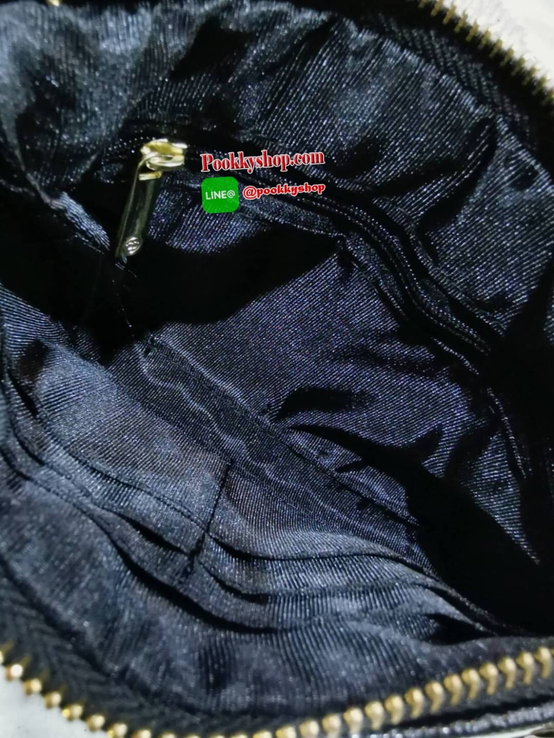 Don't Miss! Chanel Clutch Bag Gift With Purchase (GWP) กระเป๋าคล้องเเขนรุ่นใหม่พรีเมี่ยมกิ้ฟจาก Chanel Counter วัสดุหนังคาเวียร์สวยหรูเปิดปิดด้วยซิปสะดวกใช้ ห้อยอะไหล่โลโก้แบรนด์สีทองเพิ่มดีเทลเก๋ ภายในมีโลโก้ สามารถใส่กระเป๋าสตางค์ มือถือ iphone บัต