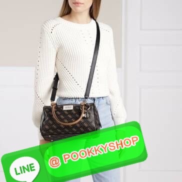 Guess Handbag with Small Shoulder Strap Tyren SG796605 New collection!! Guess ทรงหมอน ขนาดเล็ก ลายซิกเนเจอร์แบรนด์ ทรงหมอนยอดฮิต มีให้เลือก 5 สี สีสวยคลาสสิก เข้ากับง่ายกับทุกชุด ปิด/เปิด ด้วยซิป ภายในโล่งกว้าง แยกเป็นสัดส่วนใช้งาน ซับในตราแบรนด์
