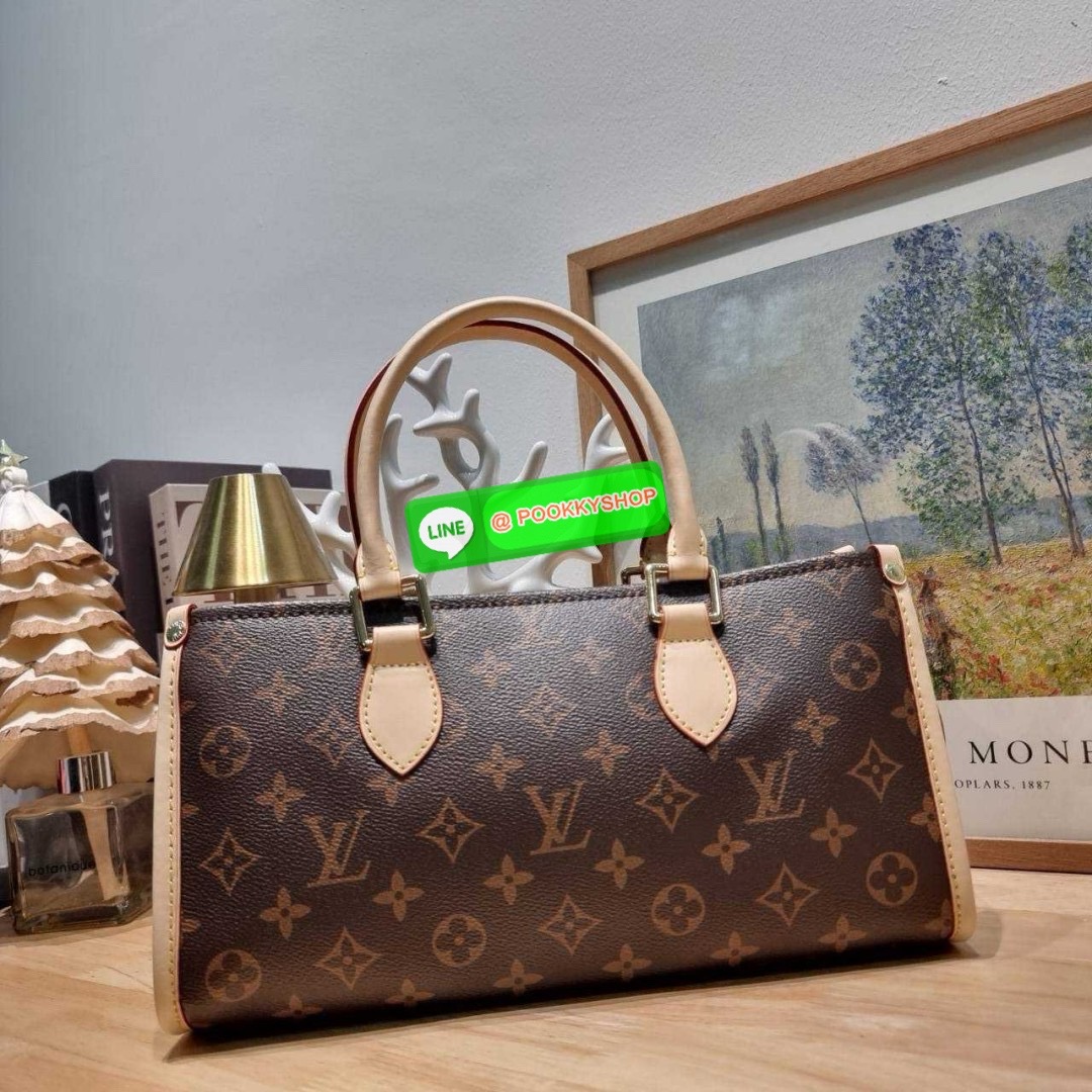 LV popincourt handle bag 🔆 Details ไอเท็มสุดคลาสสิคหายาก กระเป๋าถือดีไซน์หรู ด้วยความเป็นโมโนแกรมเอกลักษณ์ สวยดูแพง ขนาดกำลังสวย ทำให้ถือไปไหนมาไหนได้คล่องตัว