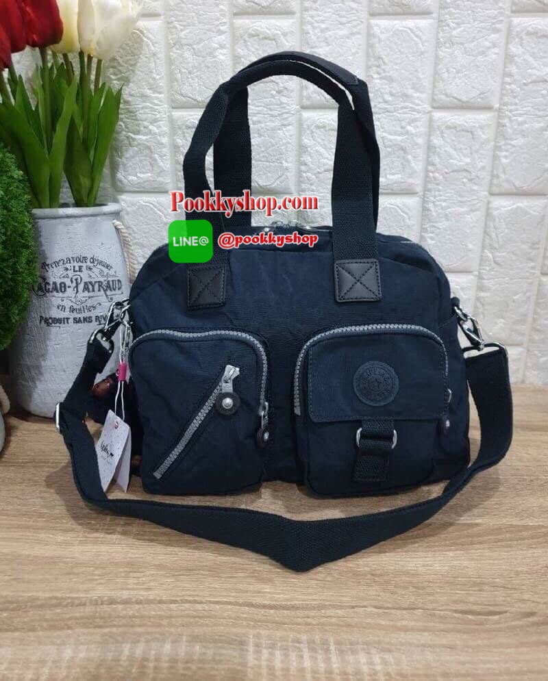 Kipling Women’s Defea Top-Handle Bag กระเป๋าถือหรือสะพายทรงตั้งสวย มีช่องใส่ของแยกเป็นสัดส่วนทั้งด้านในและนอก มีสายสะพายถอดและปรับความยาวได้ฟรีไซส์ มาพร้อมพวงกุญแจลิง น่าใช้คุ้มค่ามากๆจ้า