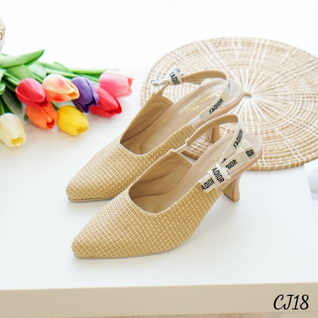 พร้อมส่ง แบบมาใหม่ งานชนช้อปเลย รองเท้าคัทชูส้นสูง3นิ้ว ทรงหัวแหลม งานรัดส้นหลัง ตามต้นฉบับแบรนด์ ตกแต่งด้วยโบว์ด้านข้าง งานทรงสวย เก็บหน้าเท้าดี งานนิ่ม ใส่สบายจ้า