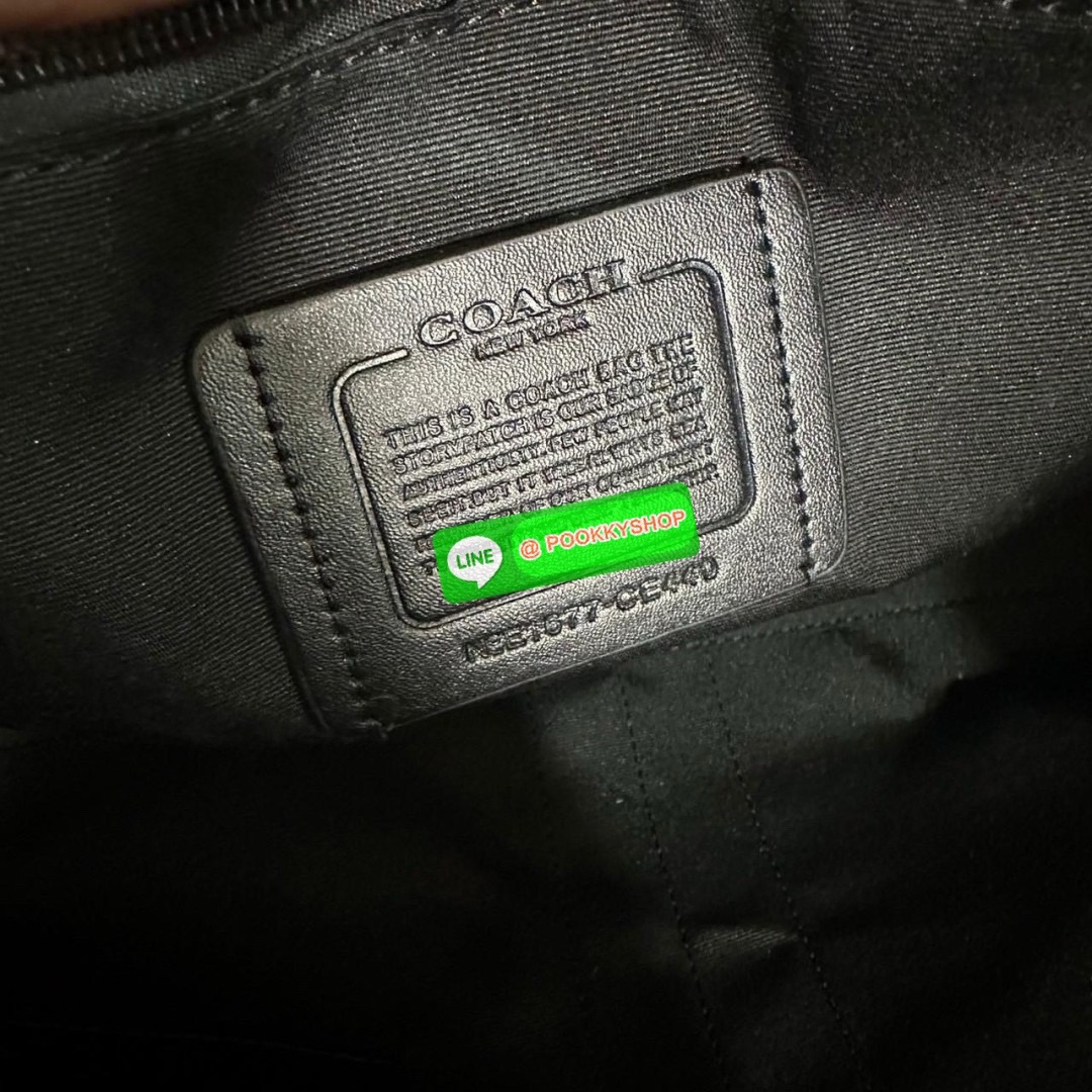 COACH GRAHAM ZIP BRIEF (CE439) 🔖กระเป๋าใส่โน๊ตบุ๊คใส่เอกสารใบใหญ่ 🔖วัสดุ:หนังแท้ทั้งใบ 🔖เปิดปิดด้วยซิป ภายในกว้าง มีช่องย่อยใส่ของจุกจิก ช่องใส่บัตร ใส่เอกสารและของสำคัญได้เยอะ 🔖สายสะพายสามารถถอดออกและปรับระดับได้คะ