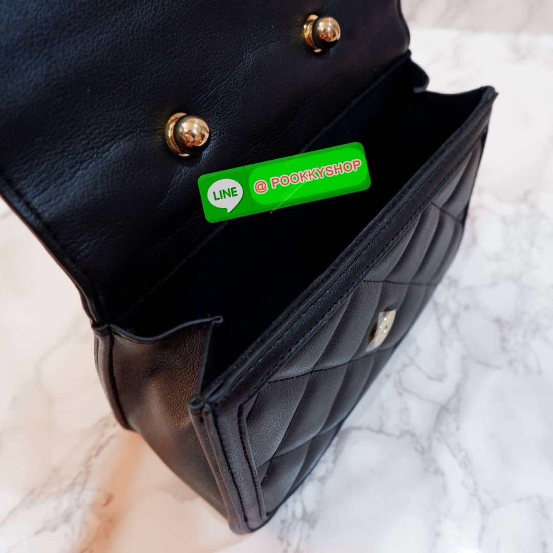 LYN กระเป๋าสะพายข้างรุ่นใหม่ อะไหล่สีทอง หนังนิ่ม ปักลายตาราง ด้านหน้าแต่งด้วยโลโก้แบรนด์ สายกระเป๋าเป็นโซ่สลับหนัง น้ำหนักเบา ด้านในสามารถใส่กระเป๋าตัง โทรศัพท์มือถือ เพาเวอร์แบงค์ มีช่องใส่ของขนาดเล็ก